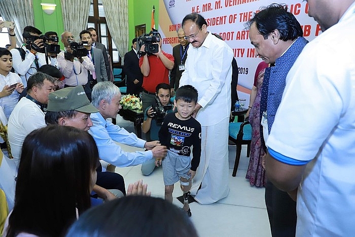 pho tong thong an do the gioi nay la mot dai gia dinh