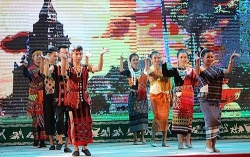 600 nghe si mang net dep van hoa cac dan toc thieu so viet lao toi voi hang van khan gia