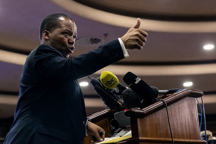 vay duoc nua ti usd zimbabwe tam thoi yen tam