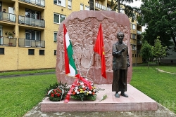 Thăm tượng Bác Hồ ở thành phố xanh nhất Hungary