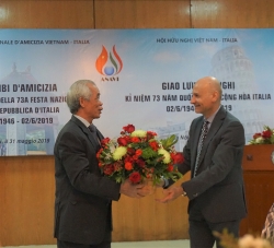 tai hien quang truong italia giua long ha noi