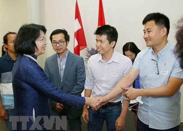Phó Chủ tịch nước hoan nghênh tinh thần học tập, nghiên cứu của người Việt tại Thụy Sĩ