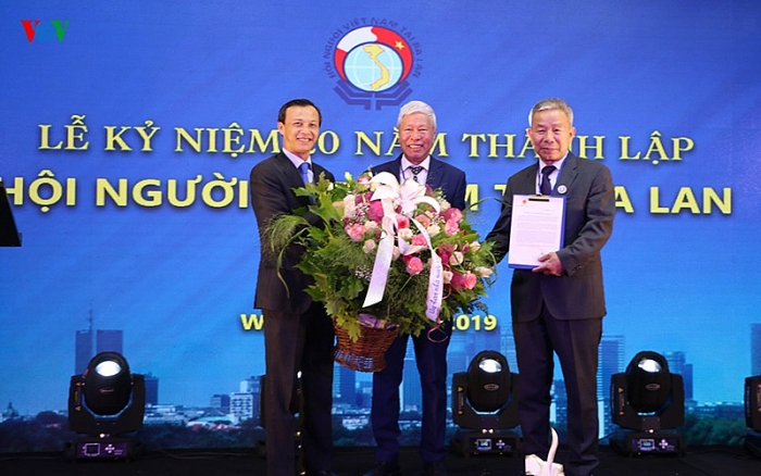 nguoi viet nam tai ba lan 20 nam giu gin ban sac tich cuc hoi nhap huong ve que huong