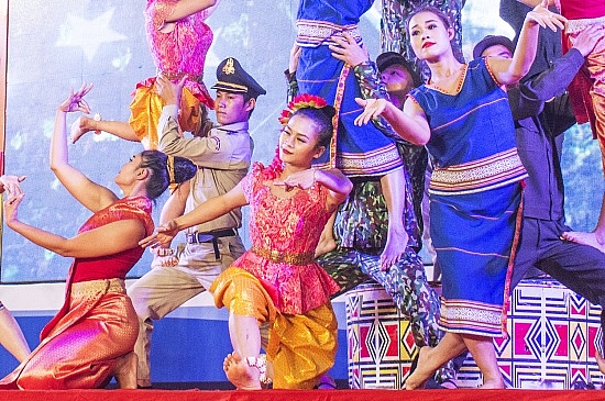 giao luu huu nghi bien gioi viet lao se tuan tra song phuong