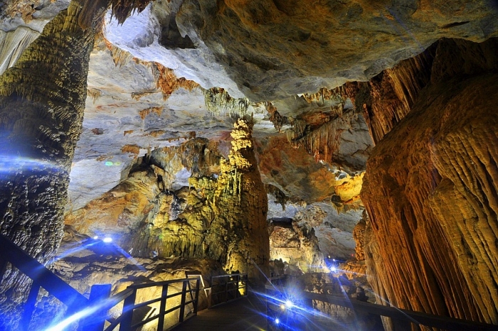 cung cnn kham pha 7 hang dong ky thu nhat viet nam