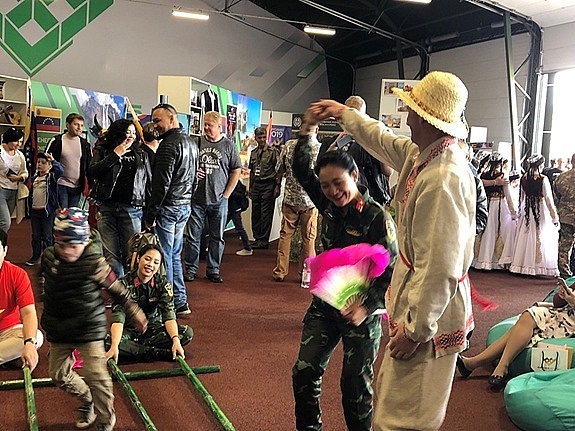 goc viet nam toa sang o army games 2019