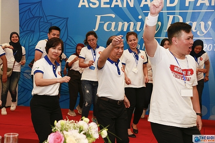200 dai bieu dap xe huu nghi nhan ngay gia dinh asean 2019