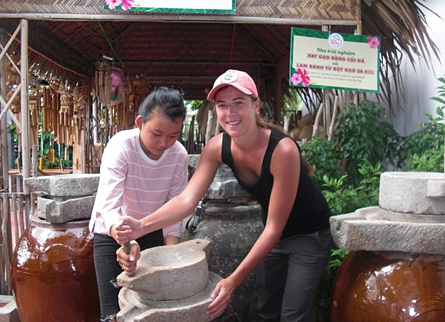 be ban chau au phai long homestay tre nua