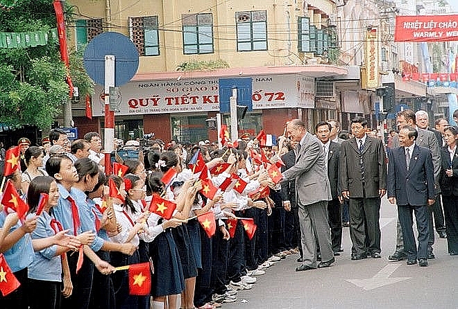 Jacques Chirac - Một người Pháp yêu mến Việt Nam jacques chirac mot nguoi phap yeu men viet nam