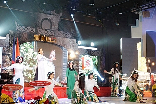 kieu bao tai sec gin vang giu ngoc que huong