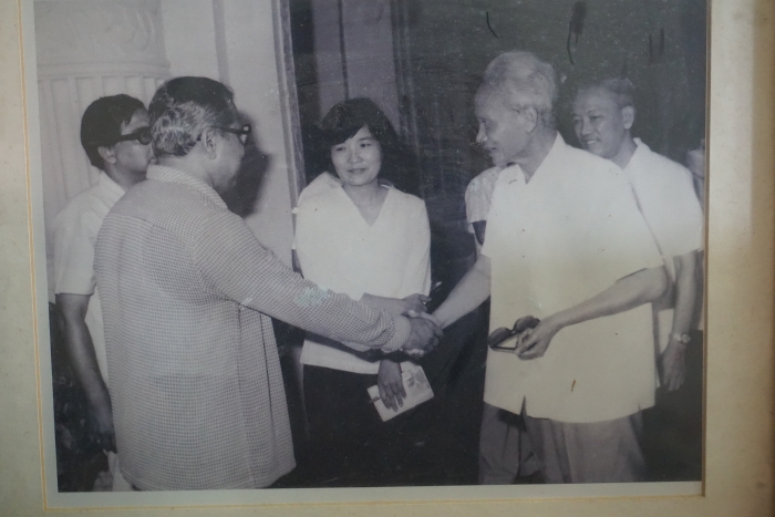 dai su nguyen thi hoi bong hong thep tren mat tran ngoai giao