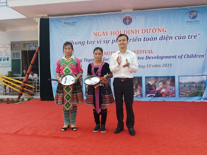 hki cham soc dinh duong thi luc cho 1000 tre em lai chau