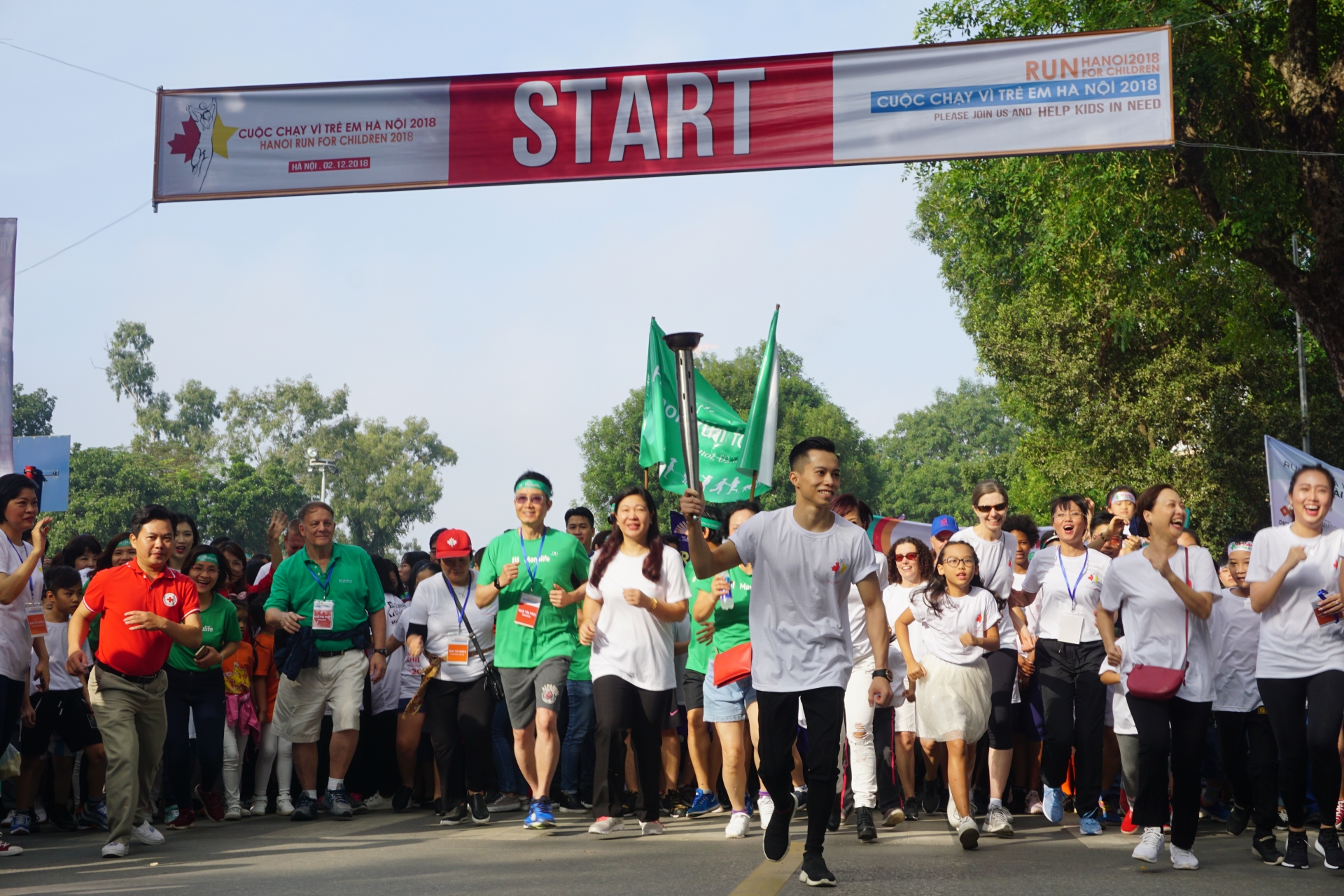 Nhạc sĩ Huy Tuấn, nghệ sĩ Tự Long tiếp sức Giải Chạy vì trẻ em Hà Nội 2019