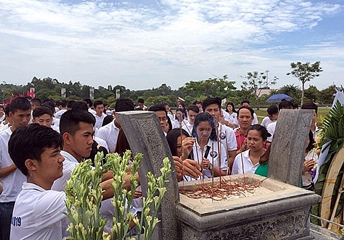 kieu bao dong gop to lon vao cong cuoc bao ve chu quyen to quoc