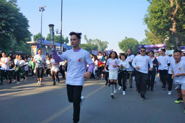 hanoi run for children 2019 thu hut dong dao dai su nghe si tham du