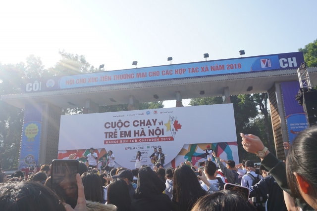 hanoi run for children 2019 thu hut dong dao dai su nghe si tham du