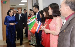 Chủ tịch Quốc hội quan tâm tới dạy tiếng Việt ở nước ngoài