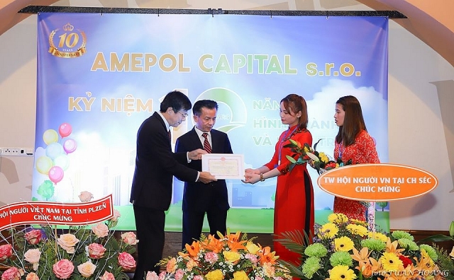 doanh nghiep viet 10 nam cung ung hang ngan lao dong cho cong hoa sec