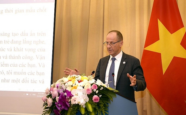 chim bo cau la hinh anh chinh trong logo ky niem 25 nam quan he viet my
