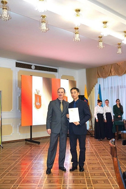 nguoi viet duoc vinh danh tai le ky niem 20 nam hoi dong cac dan toc it nguoi tinh odessa