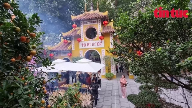 Giữ gìn văn hóa lễ chùa, xin lộc đầu năm của người Việt